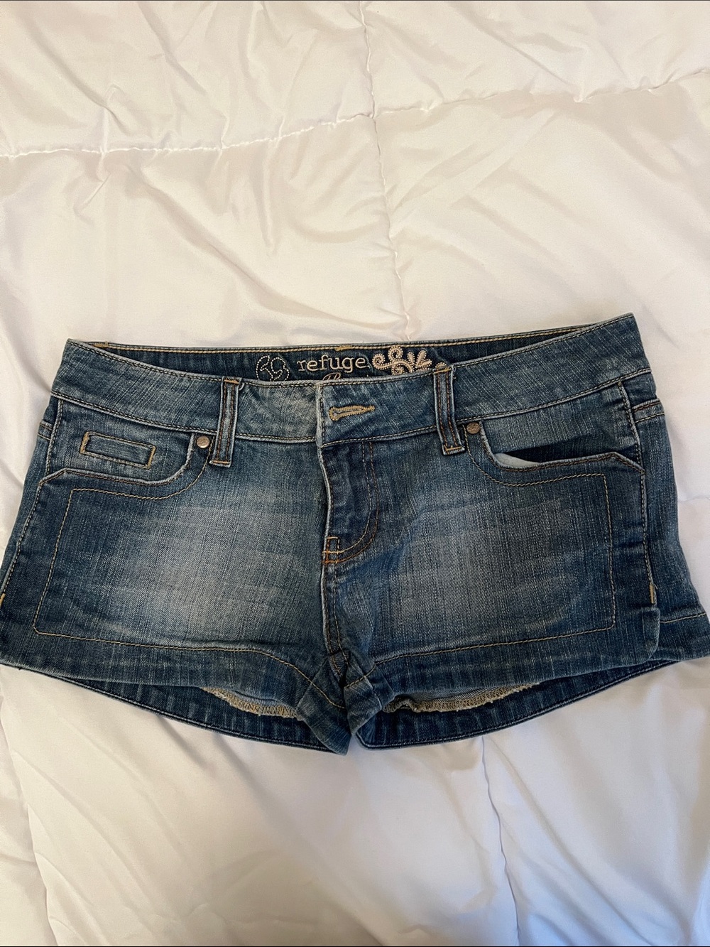 refuge “vintage” Low Rise Denim Shorts in Blue Wash